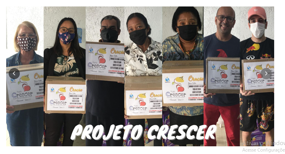 Famílias recebendo cestas básicas do Projeto Crescer